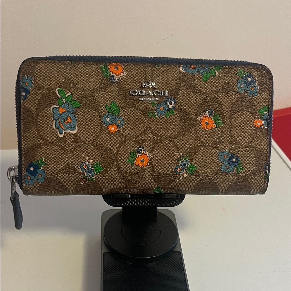 Preowned Coach Brown Floral Wallet